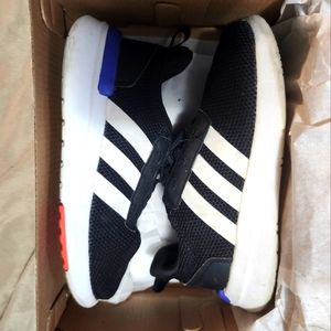Boys Adidas Racer Wht/blk size 10c